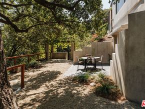 910 Glen Oaks Boulevard, Pasadena CA 91105