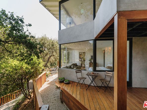 910 Glen Oaks Boulevard, Pasadena CA 91105