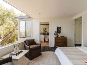 910 Glen Oaks Boulevard, Pasadena CA 91105