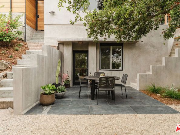 910 Glen Oaks Boulevard, Pasadena CA 91105