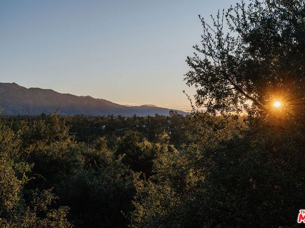 910 Glen Oaks Boulevard, Pasadena CA 91105