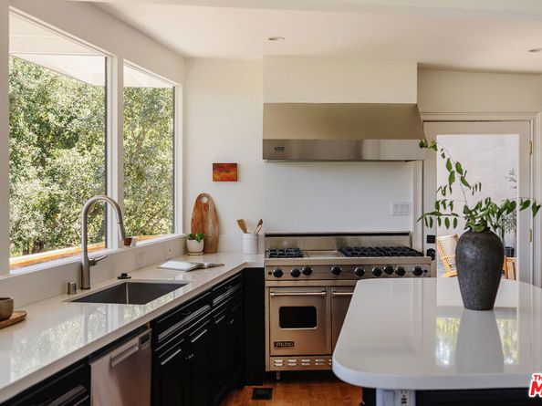 910 Glen Oaks Boulevard, Pasadena CA 91105