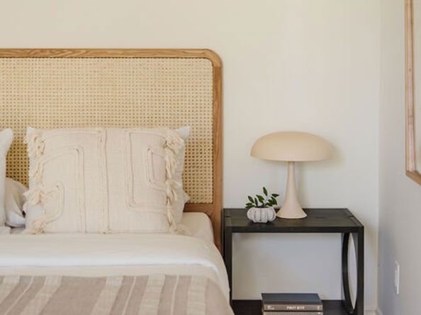 910 Glen Oaks Boulevard, Pasadena CA 91105