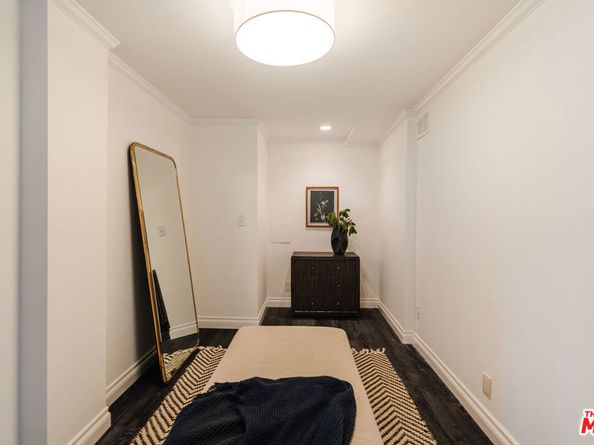 910 Glen Oaks Boulevard, Pasadena CA 91105