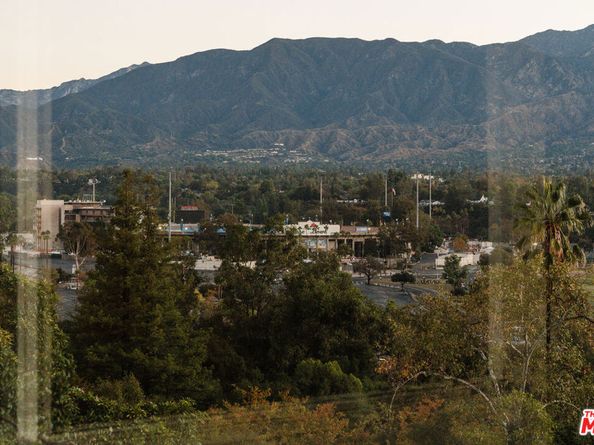 910 Glen Oaks Boulevard, Pasadena CA 91105