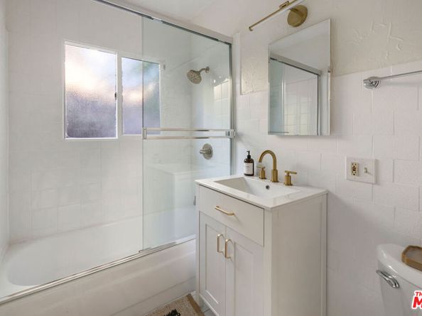 2342 Earl Street, Los Angeles CA 90039