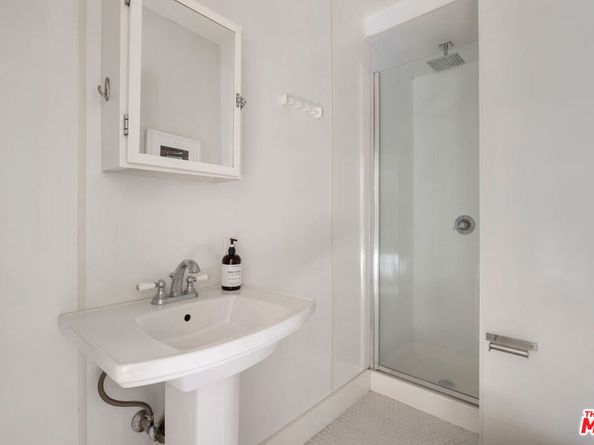 2342 Earl Street, Los Angeles CA 90039
