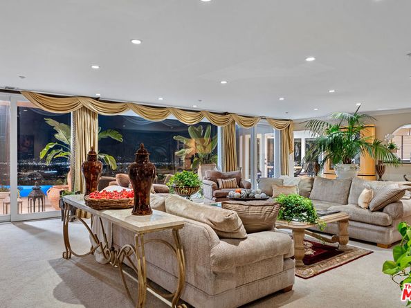 7833 Torreyson Drive, Los Angeles CA 90046