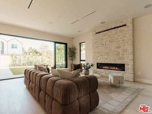 3629 Rosewood Avenue, Los Angeles CA 90066