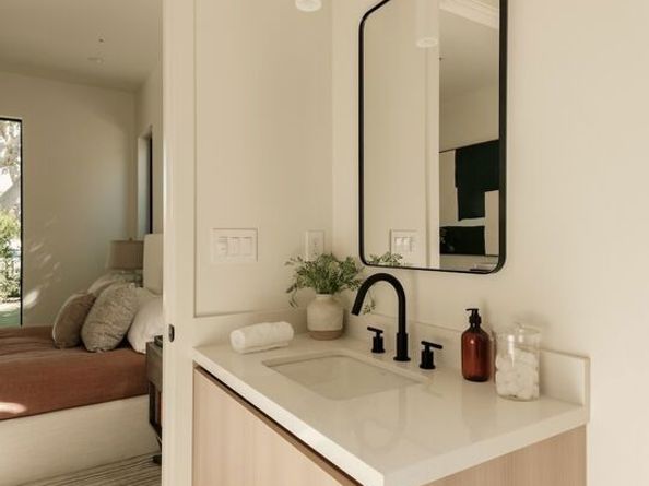 3629 Rosewood Avenue, Los Angeles CA 90066