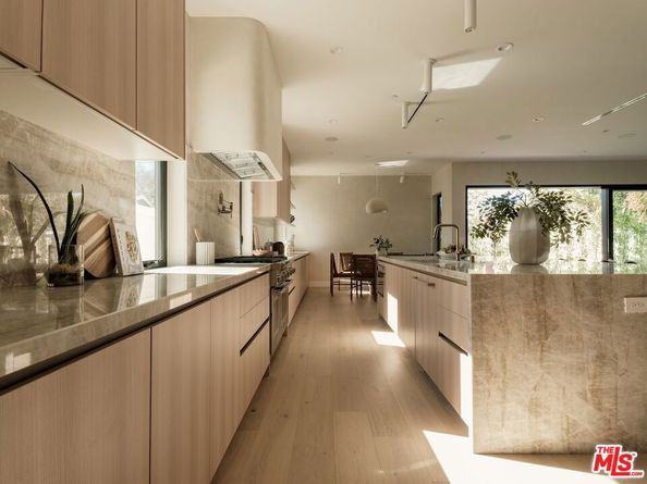 3629 Rosewood Avenue, Los Angeles CA 90066