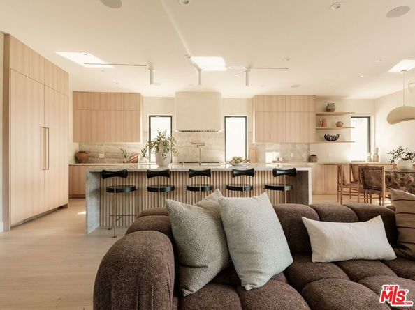 3629 Rosewood Avenue, Los Angeles CA 90066