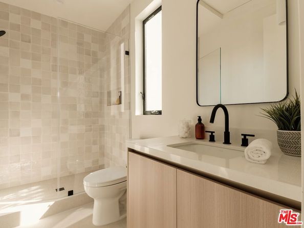 3629 Rosewood Avenue, Los Angeles CA 90066