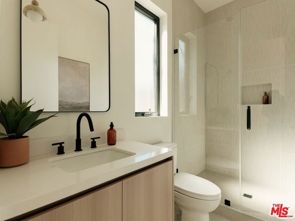 3629 Rosewood Avenue, Los Angeles CA 90066