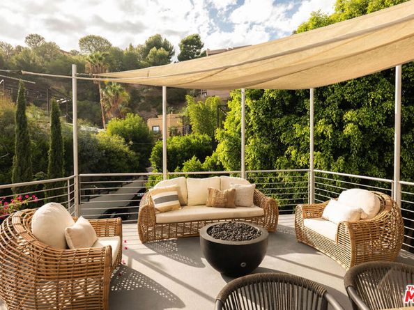 2158 Sunset Plaza Drive, Los Angeles CA 90069