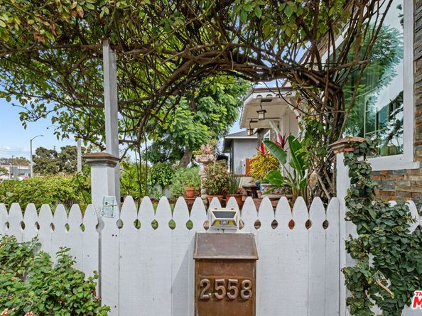 2558 Torrance Boulevard, Torrance CA 90503