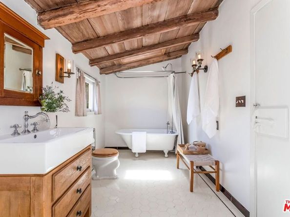 3940 Davana Road, Sherman Oaks CA 91423