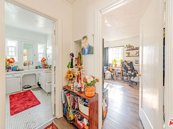 1618 S Burnside Avenue, Los Angeles CA 90019