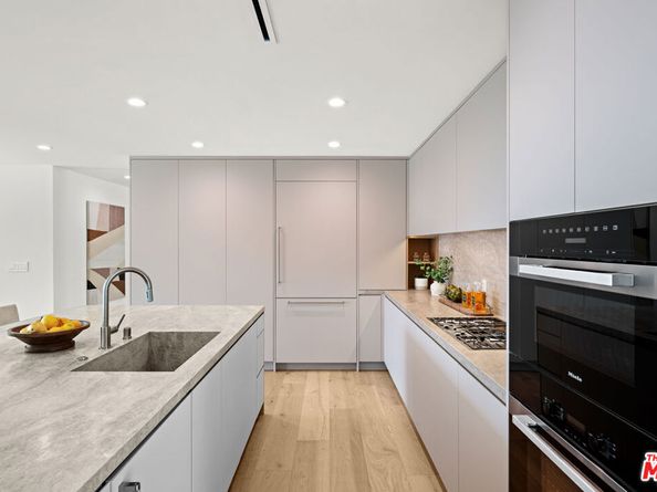1636 Haslam Terrace, Los Angeles CA 90069