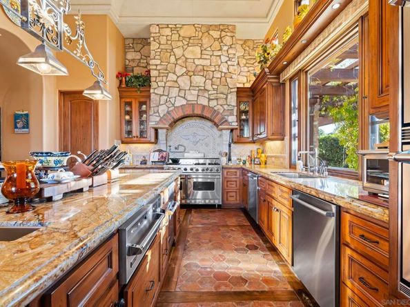 18486 Via Candela, Rancho Santa Fe CA 92091