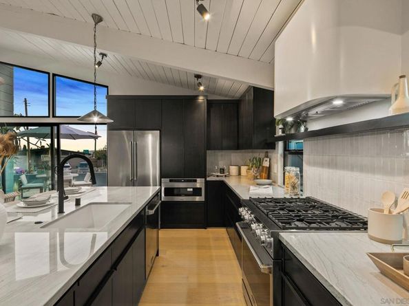 2526 Aster St, San Diego CA 92109