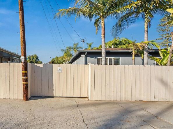 1733 Hornblend St, San Diego CA 92109