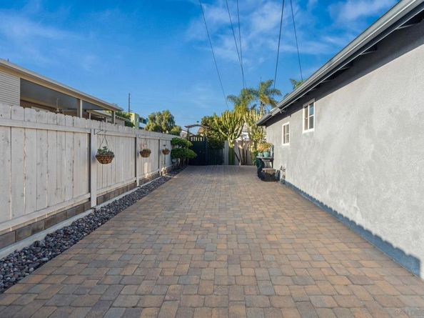 1733 Hornblend St, San Diego CA 92109