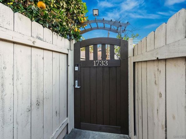 1733 Hornblend St, San Diego CA 92109