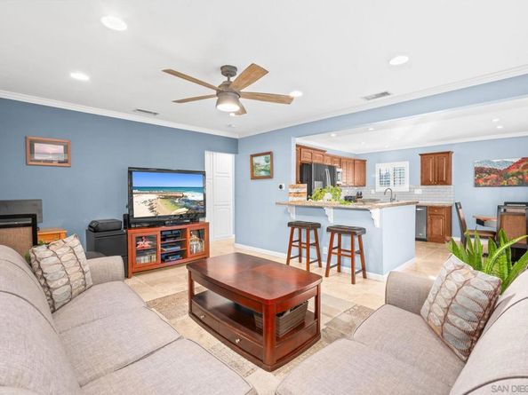 1733 Hornblend St, San Diego CA 92109