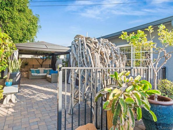 1733 Hornblend St, San Diego CA 92109