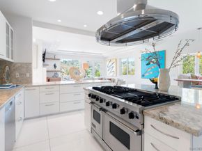 6617 Muirlands Dr, La Jolla CA 92037