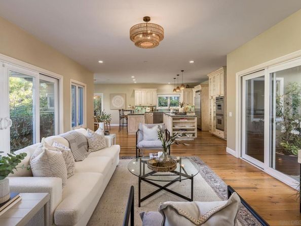 372 Hillcrest Scenic Ln, Encinitas CA 92024