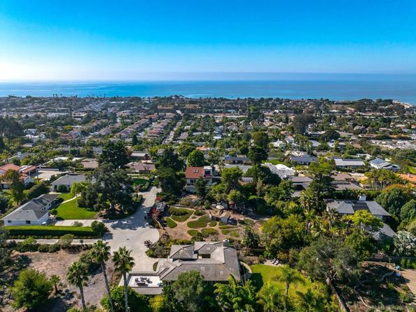 372 Hillcrest Scenic Ln, Encinitas CA 92024