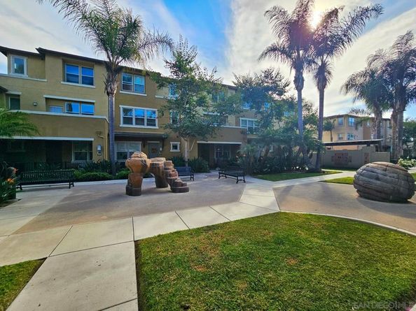 671 Paradise Way, National City CA 91950