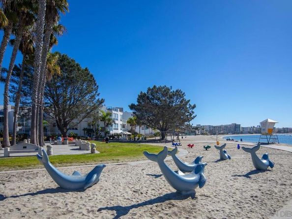 1221 Parker Pl 15, San Diego CA 92109