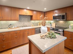 1221 Parker Pl 15, San Diego CA 92109