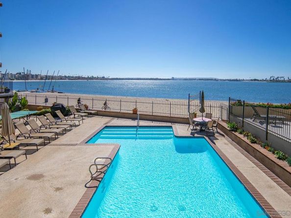 1221 Parker Pl 15, San Diego CA 92109