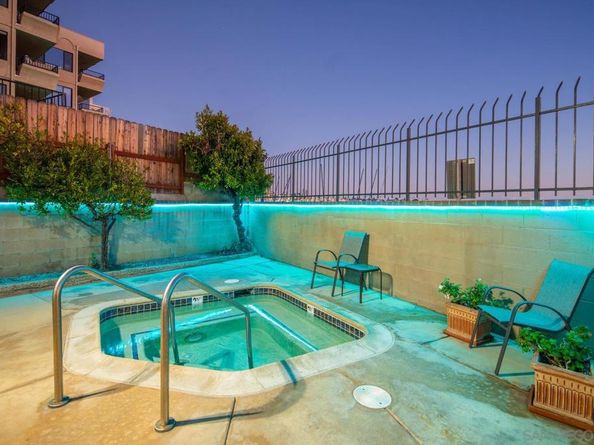 1221 Parker Pl 15, San Diego CA 92109