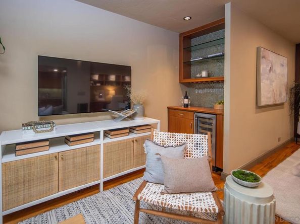 1221 Parker Pl 15, San Diego CA 92109