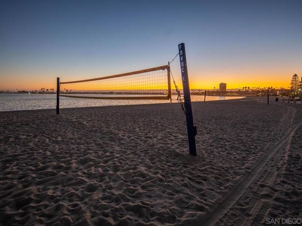 1221 Parker Pl 15, San Diego CA 92109