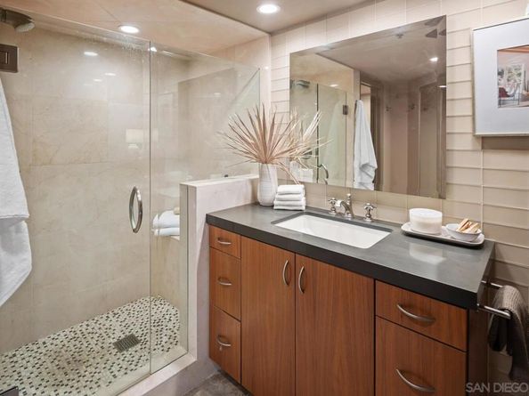 1221 Parker Pl 15, San Diego CA 92109