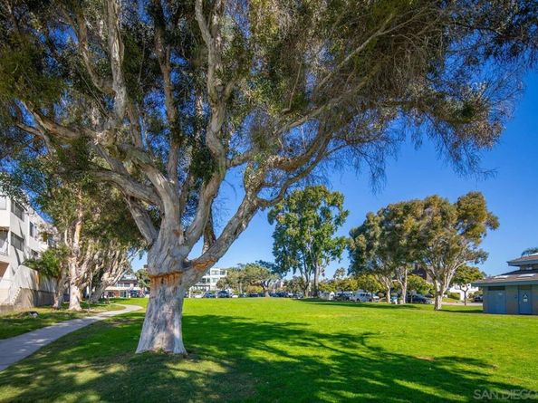 1221 Parker Pl 15, San Diego CA 92109