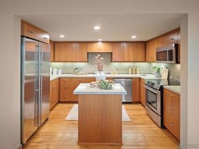 1221 Parker Pl 15, San Diego CA 92109