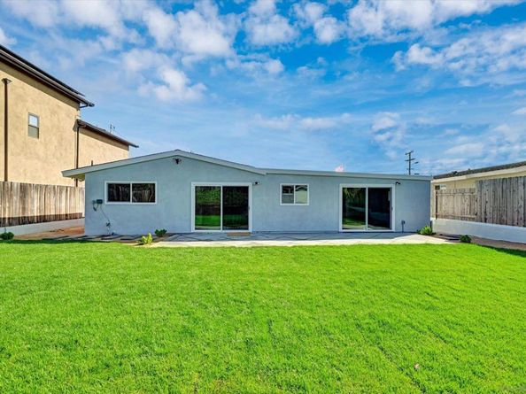 2802 Cowley Way, San Diego CA 92110