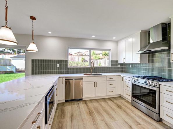 2802 Cowley Way, San Diego CA 92110