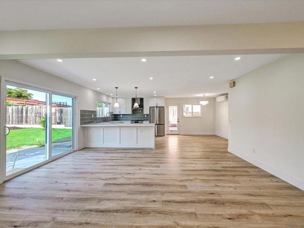 2802 Cowley Way, San Diego CA 92110