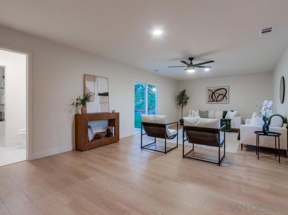 538 Luna Dr, Oceanside CA 92057