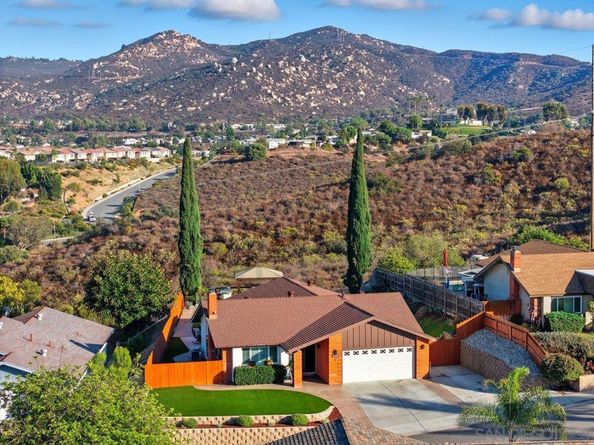 12431 Ridgeton Dr, Lakeside CA 92040