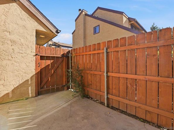 1585 Stone Edge Cir, El Cajon CA 92021