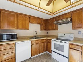 1585 Stone Edge Cir, El Cajon CA 92021